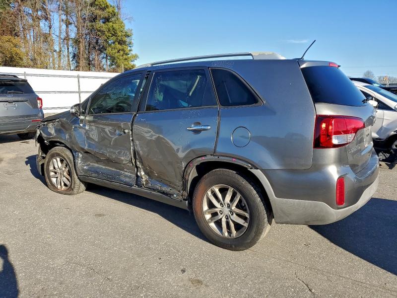 Фото 2 - KIA SORENTO