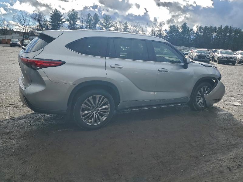 Фото 3 - TOYOTA HIGHLANDER