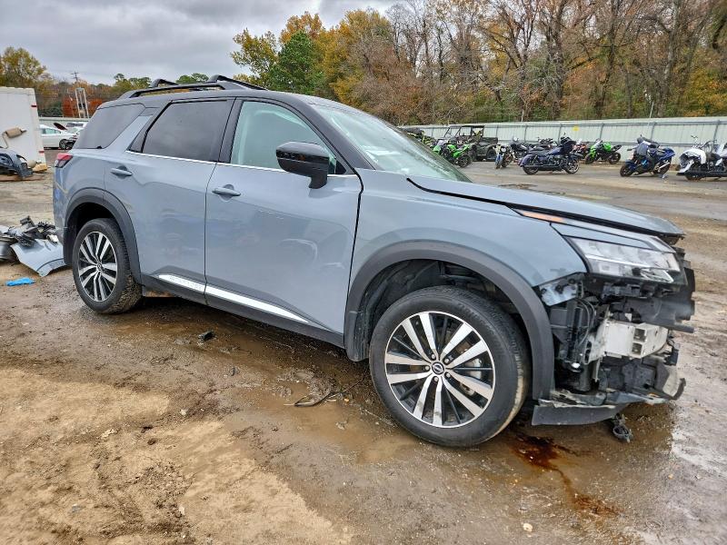 Фото 4 - NISSAN PATHFINDER