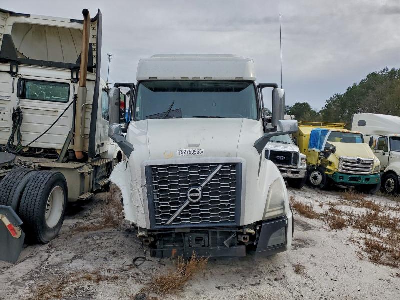 Фото 5 - VOLVO VN