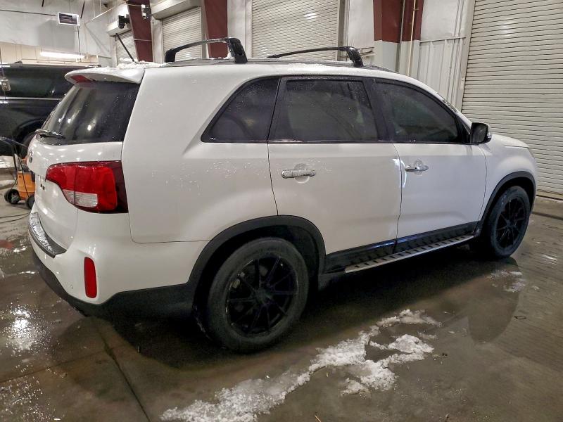 Фото 3 - KIA SORENTO
