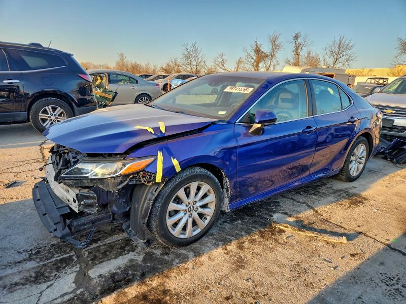 Фото 1 - TOYOTA CAMRY
