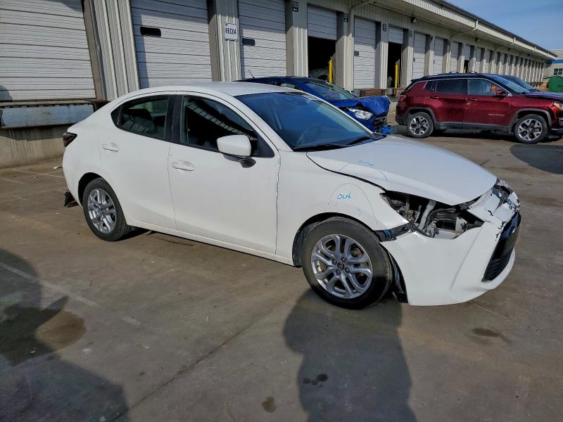 Фото 4 - TOYOTA YARIS