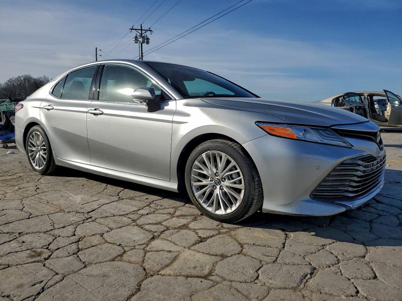 Фото 4 - TOYOTA CAMRY