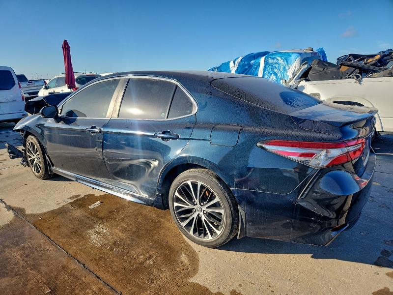 Фото 2 - TOYOTA CAMRY