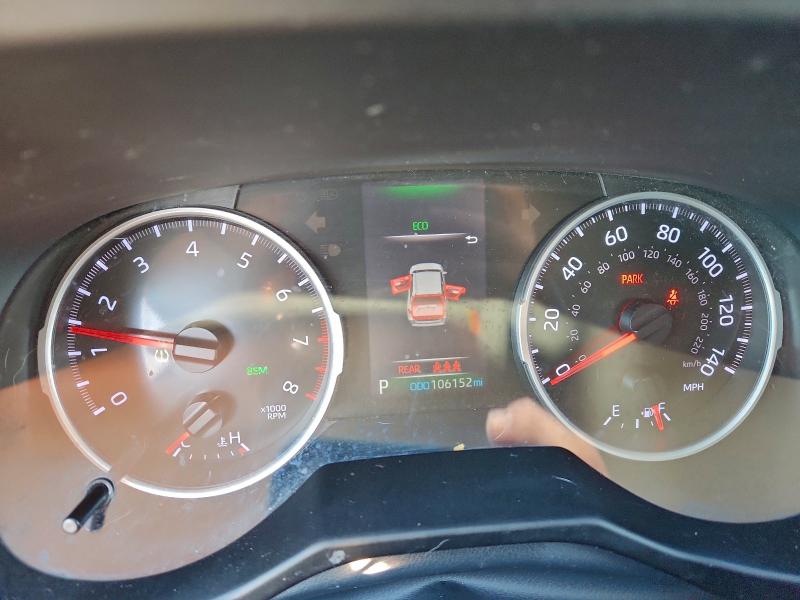 Фото 9 - TOYOTA RAV4