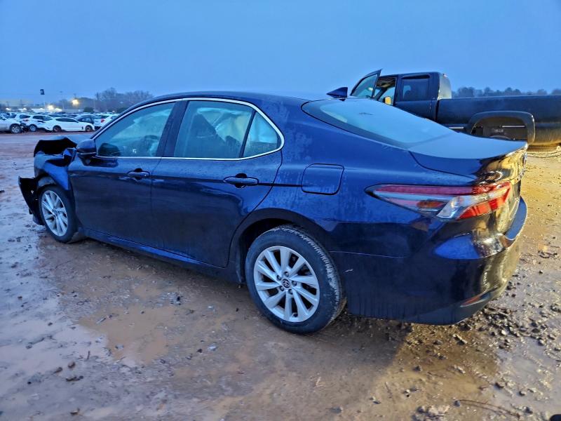 Фото 2 - TOYOTA CAMRY