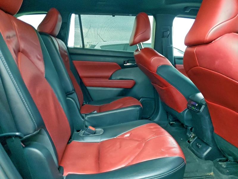 Фото 11 - TOYOTA HIGHLANDER