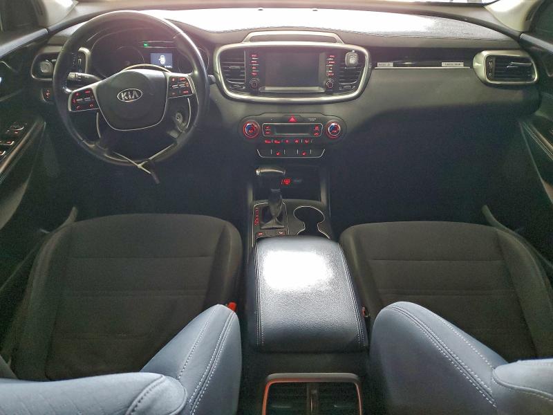 Фото 8 - KIA SORENTO