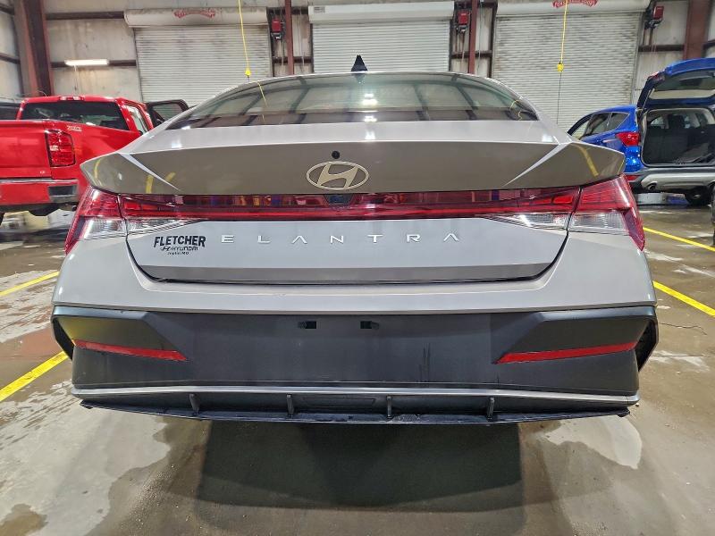 Фото 6 - HYUNDAI ELANTRA