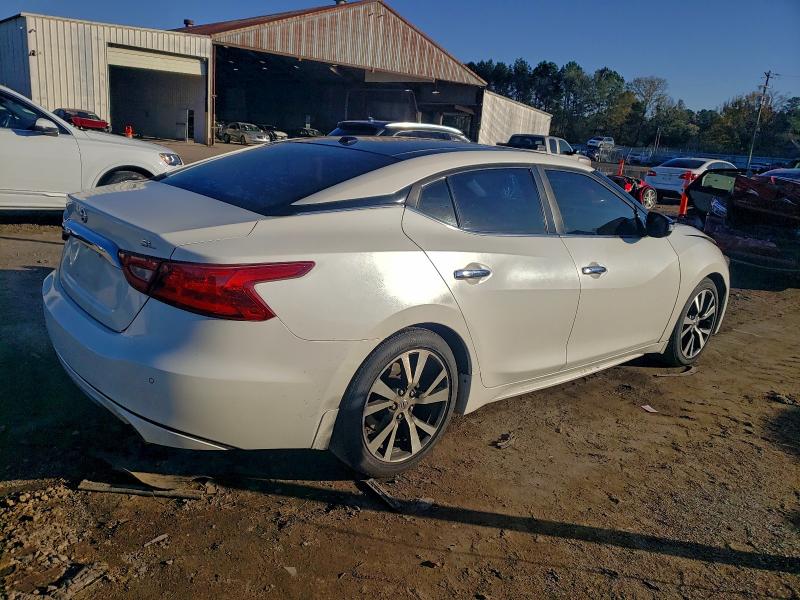 Фото 3 - NISSAN MAXIMA