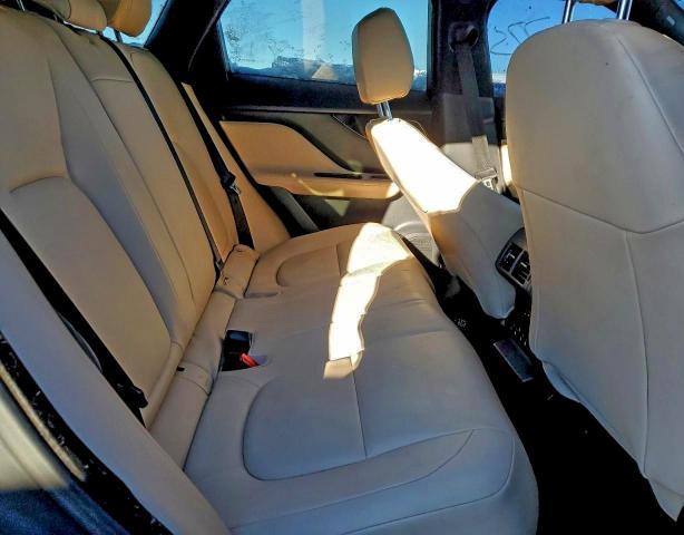 Фото 10 - JAGUAR F-PACE