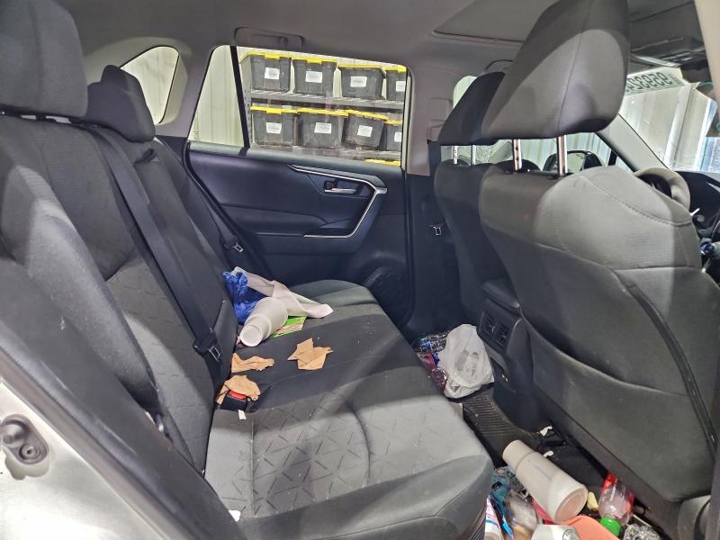 Фото 11 - TOYOTA RAV4