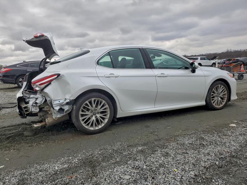 Фото 3 - TOYOTA CAMRY