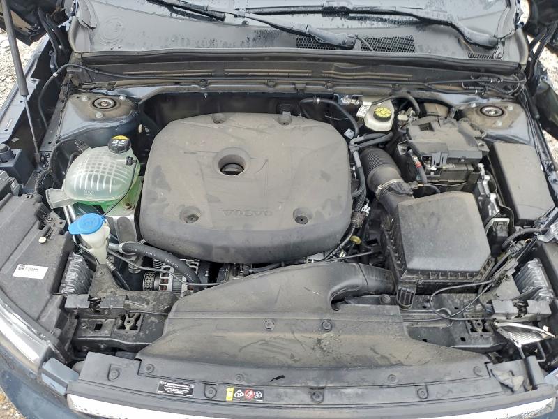 Фото 12 - VOLVO XC40