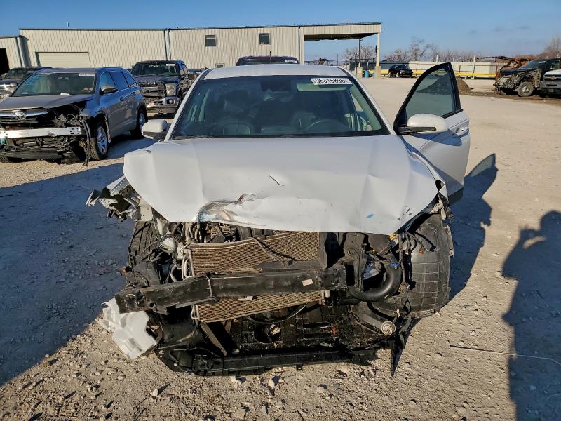 Фото 5 - HYUNDAI KONA