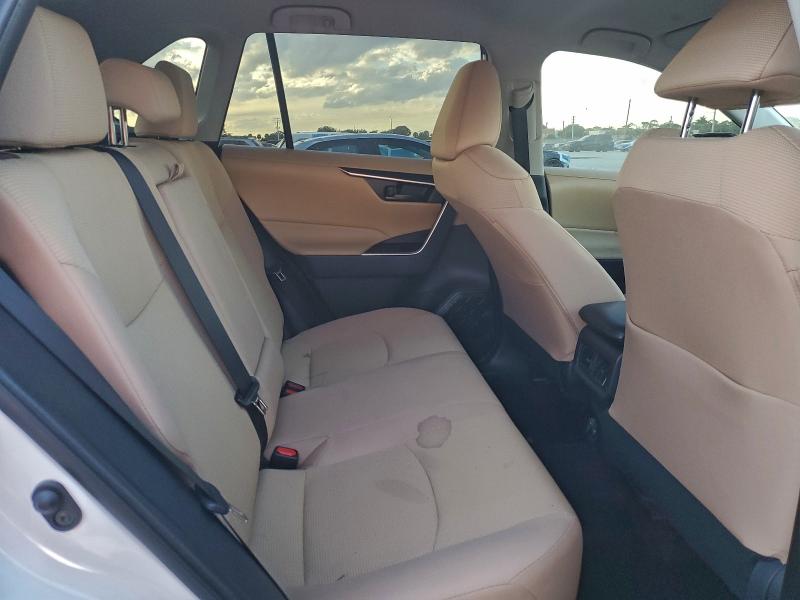 Фото 11 - TOYOTA RAV4