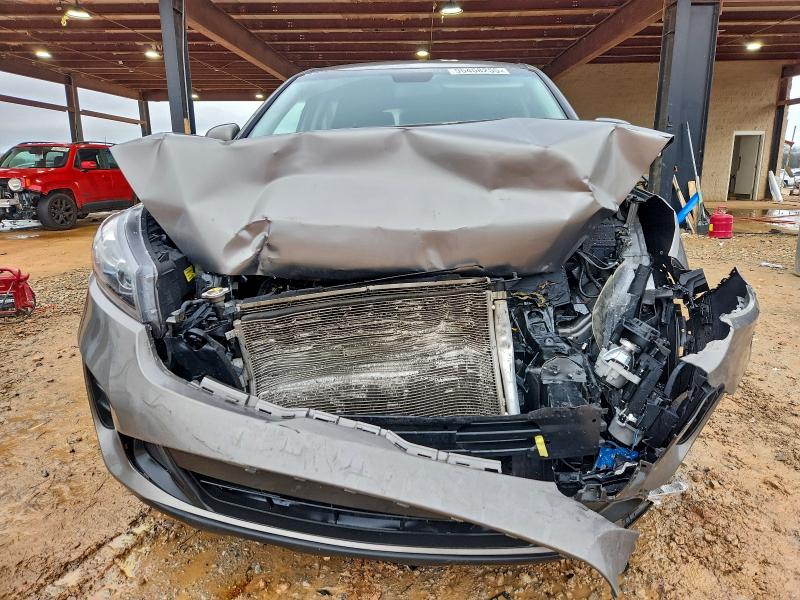 Фото 5 - KIA SORENTO