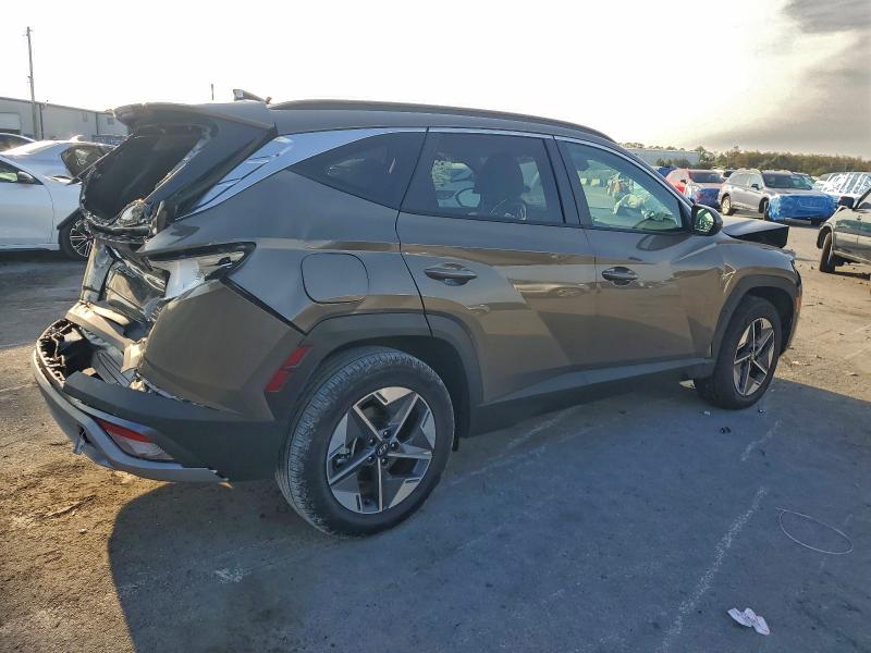 Фото 3 - HYUNDAI TUCSON