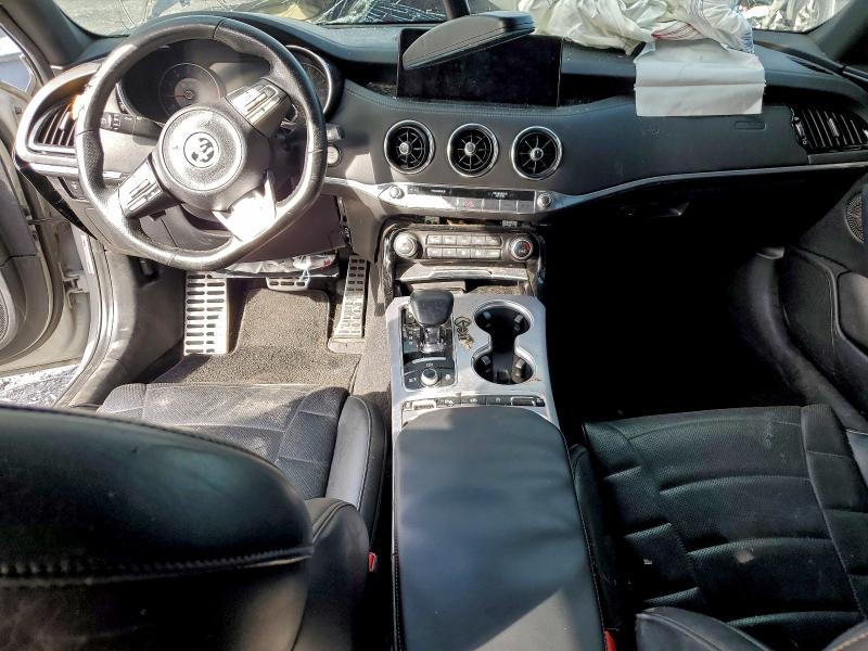 Фото 8 - KIA STINGER