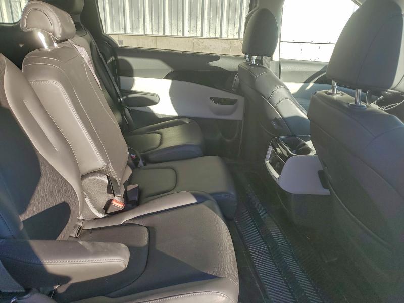 Фото 11 - KIA CARNIVAL E