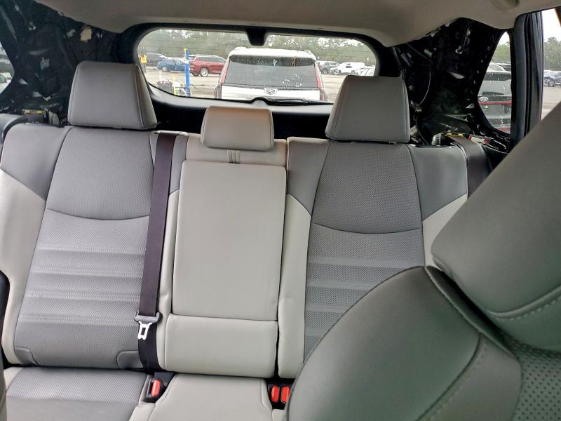 Фото 10 - TOYOTA RAV4