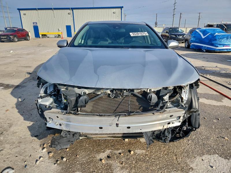 Фото 5 - TOYOTA CAMRY