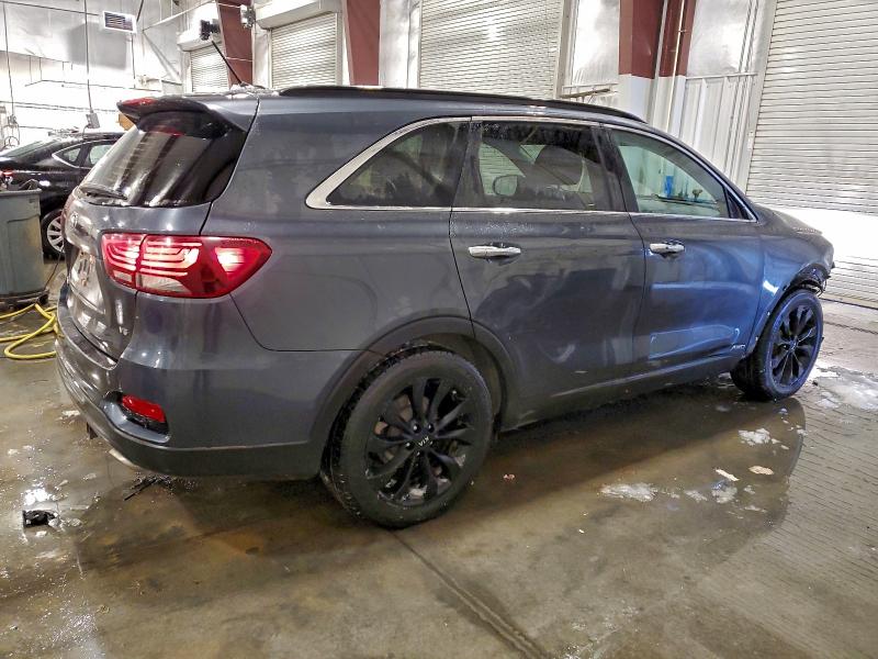 Фото 3 - KIA SORENTO