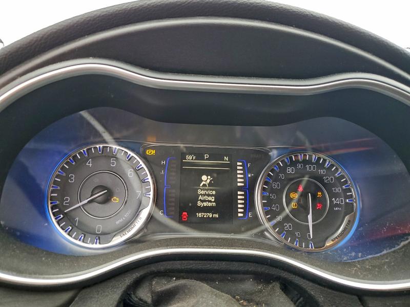 Фото 9 - CHRYSLER 200