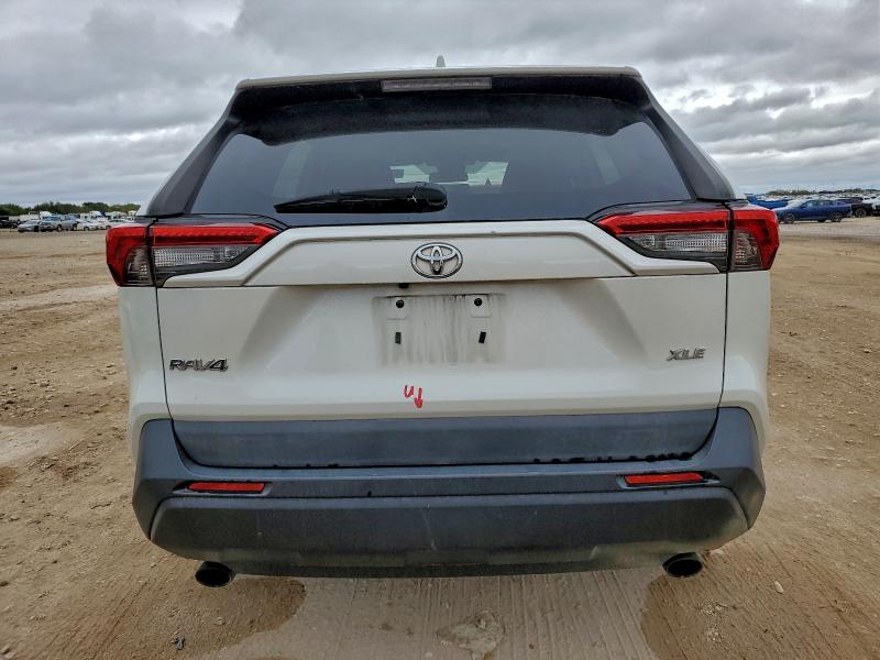 Фото 6 - TOYOTA RAV4