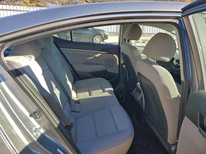 Фото 10 - HYUNDAI ELANTRA