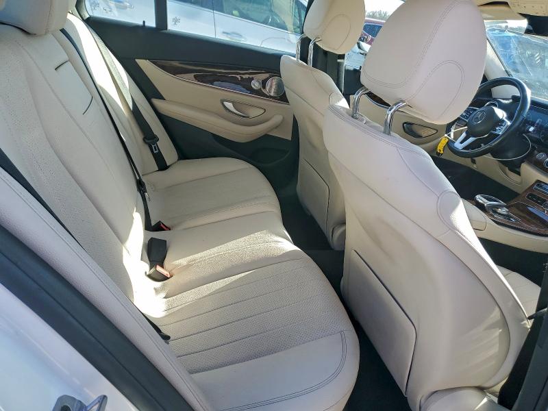 Фото 10 - MERCEDES-BENZ E-CLASS