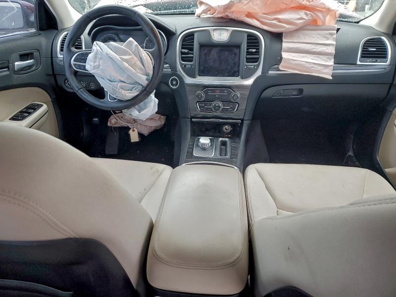 Фото 8 - CHRYSLER 300