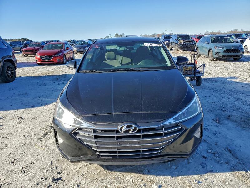 Фото 5 - HYUNDAI ELANTRA