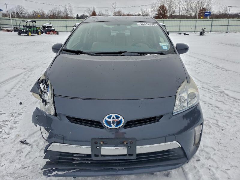 Фото 5 - TOYOTA PRIUS