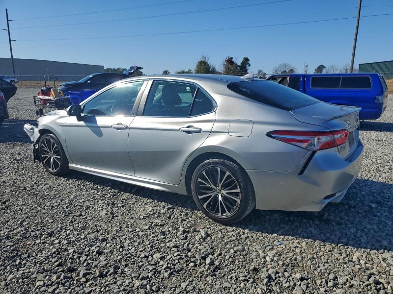 Фото 2 - TOYOTA CAMRY