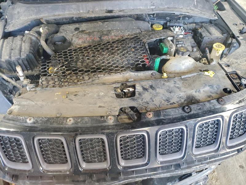 Фото 12 - JEEP COMPASS