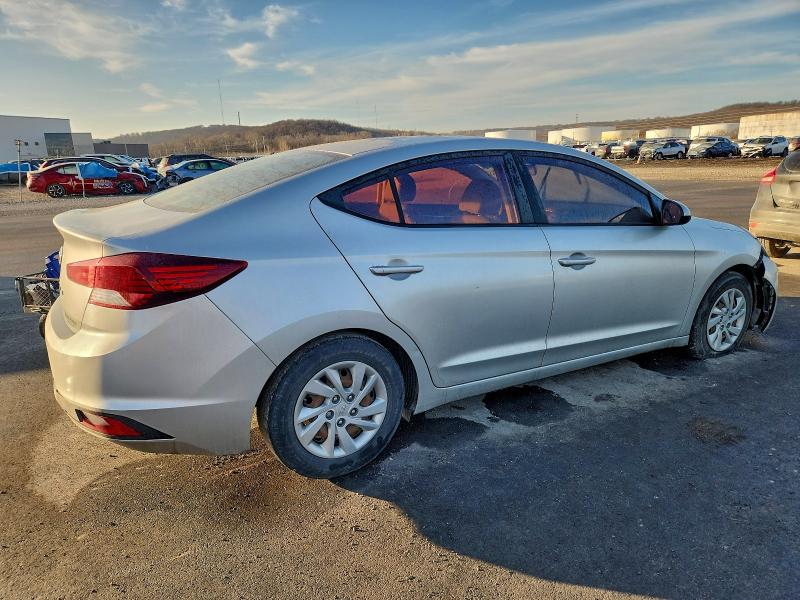 Фото 3 - HYUNDAI ELANTRA