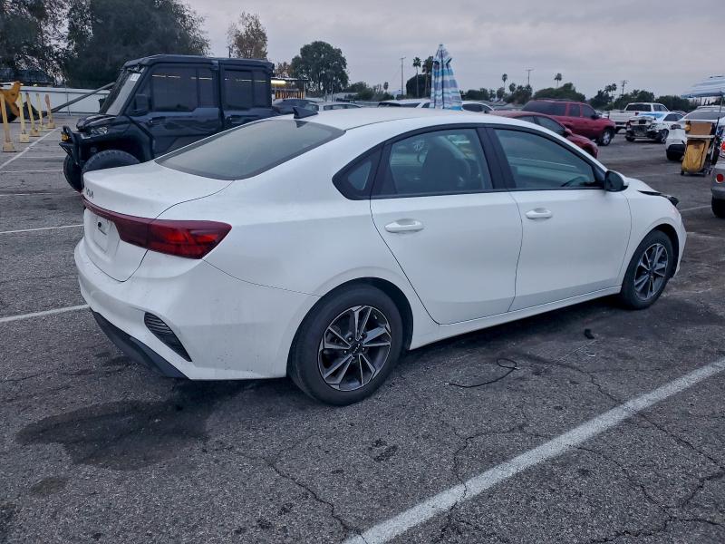 Фото 3 - KIA FORTE