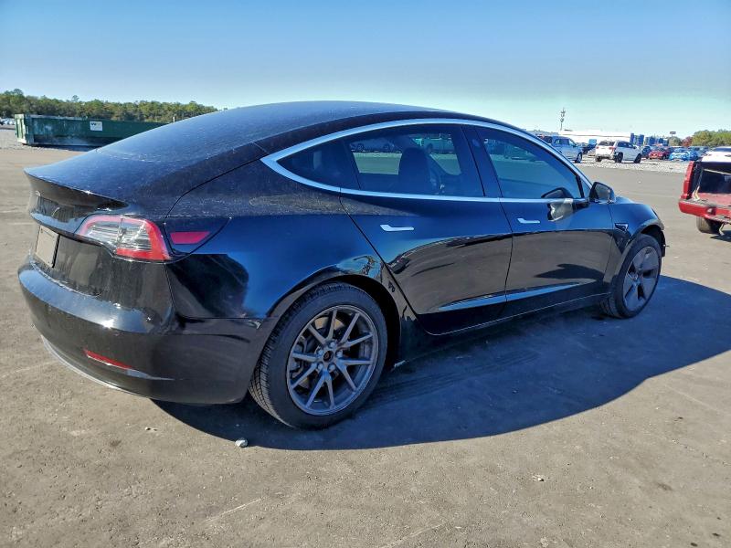 Фото 3 - TESLA MODEL 3