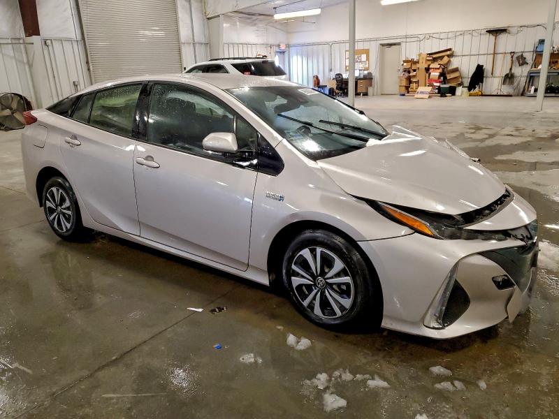 Фото 4 - TOYOTA PRIUS