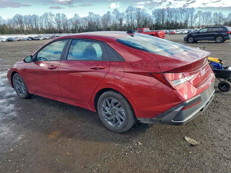 Фото 2 - HYUNDAI ELANTRA