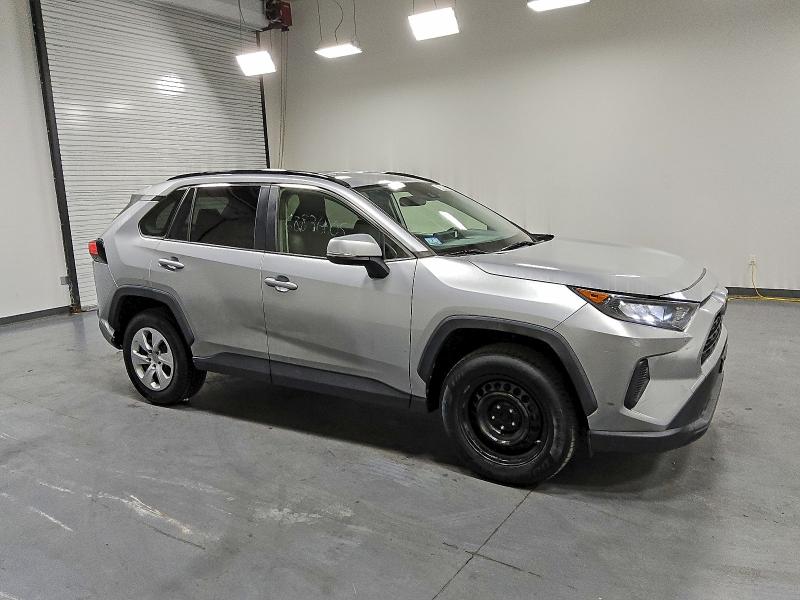 Фото 4 - TOYOTA RAV4