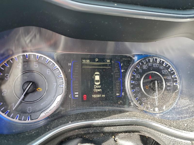 Фото 9 - CHRYSLER 200