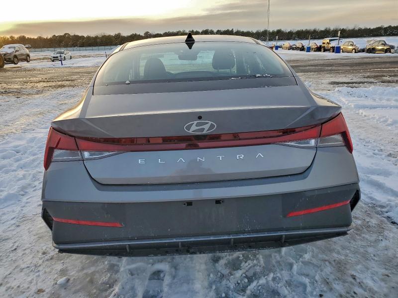 Фото 6 - HYUNDAI ELANTRA