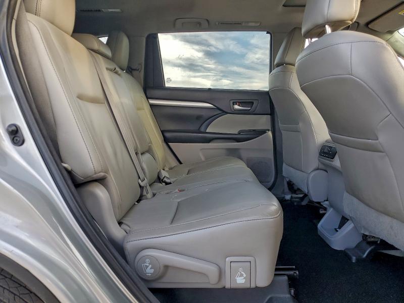 Фото 11 - TOYOTA HIGHLANDER