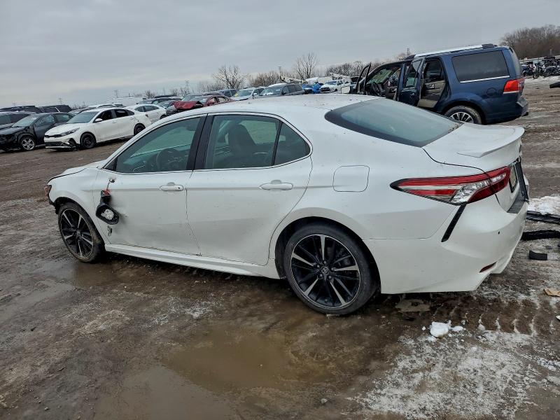 Фото 2 - TOYOTA CAMRY