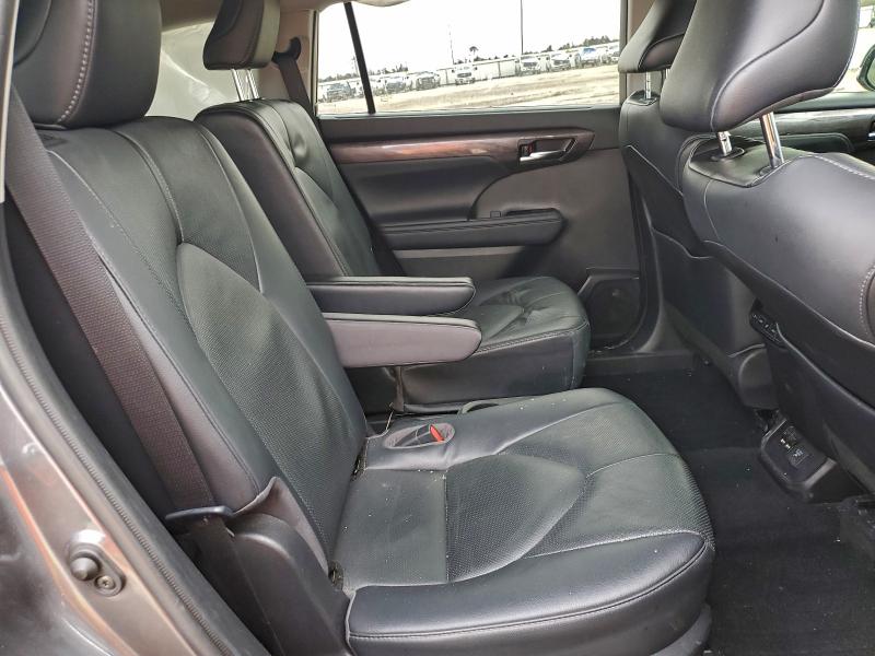 Фото 11 - TOYOTA HIGHLANDER