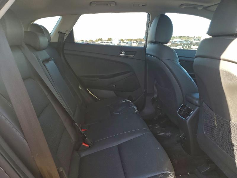 Фото 10 - HYUNDAI TUCSON