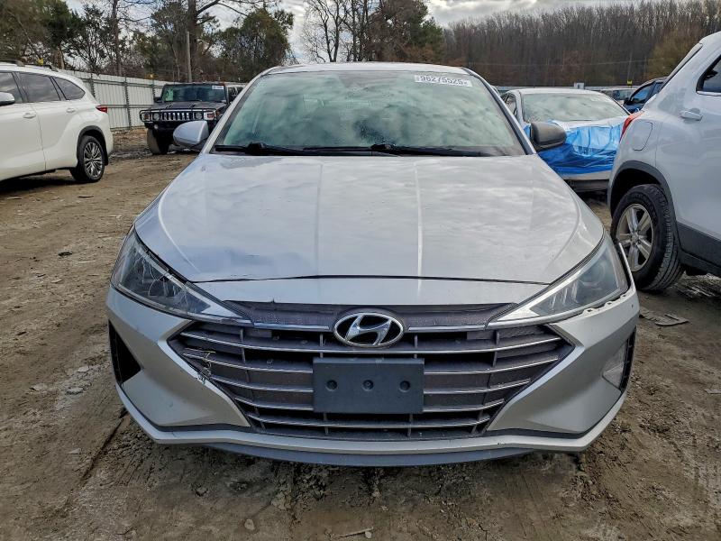 Фото 5 - HYUNDAI ELANTRA